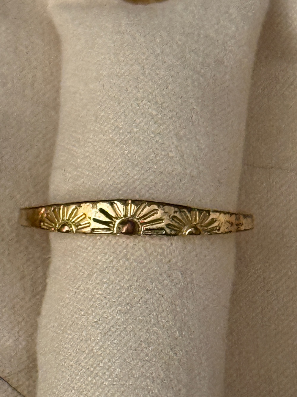 Gold Sunburst Pattern Ring XL